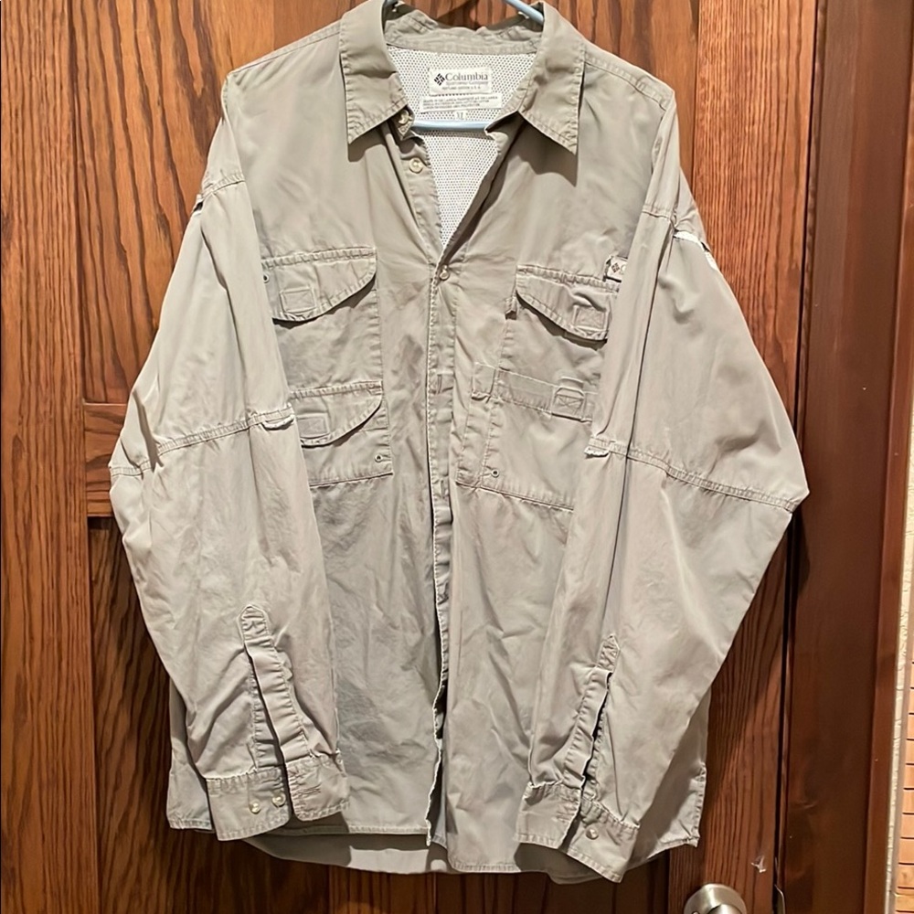 Columbia Men's Gray shirt